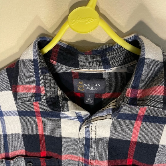 Small long sleeve flannel - Picture 3 of 3